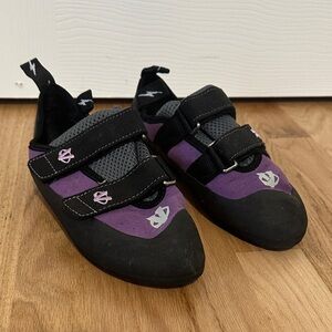 Women’s Climbing Shoes - Purple and Black